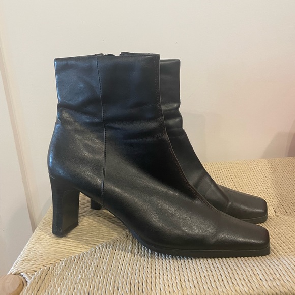 Black ankle boots (new) - Picture 3 of 7